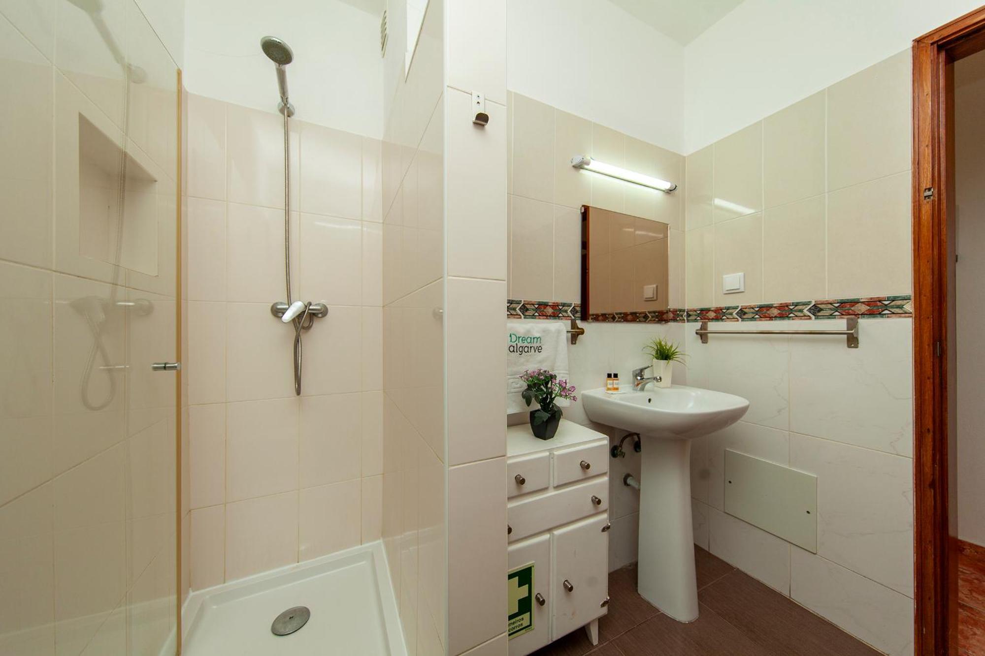 60sqm 2 bedroom, 1 private bathroom Apartament in Lagos Centru Oraş Exterior foto