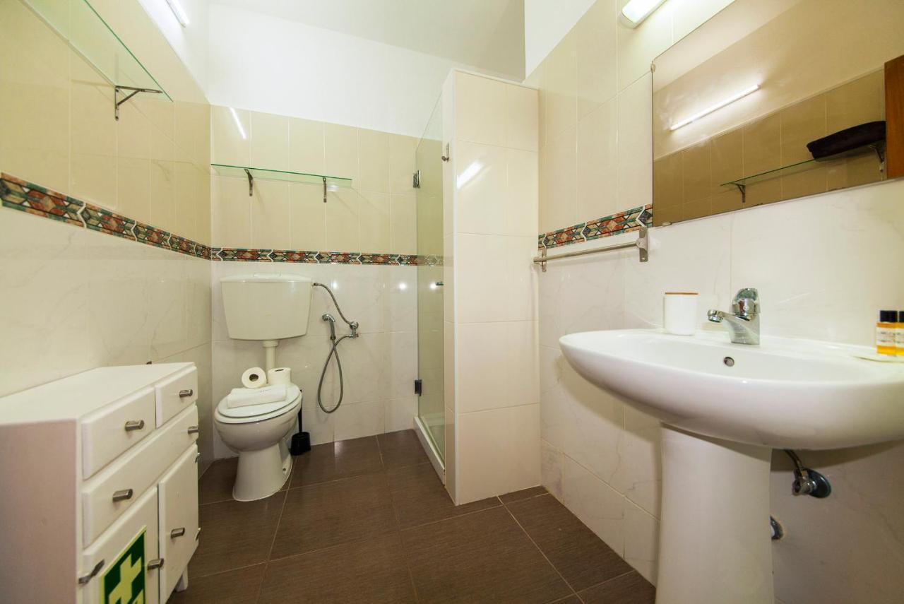 60sqm 2 bedroom, 1 private bathroom Apartament in Lagos Centru Oraş Exterior foto